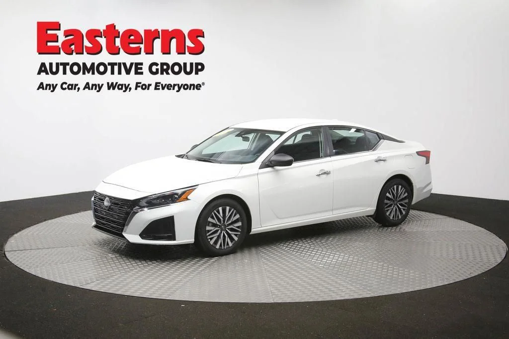 Used 2025 White Nissan 2.5 SV image 60