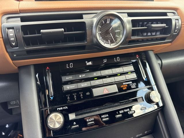 2024 Lexus IS 300 - Photo 19