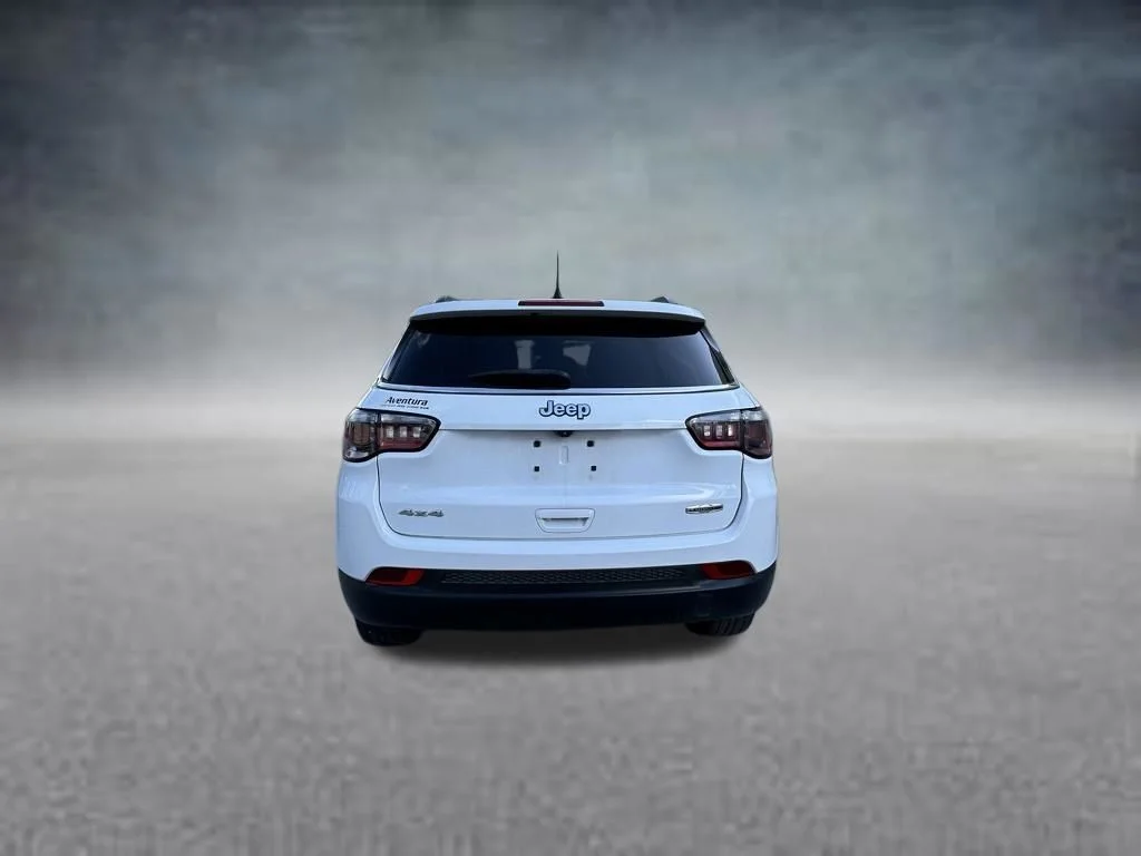 Certified Used 2022 White Jeep Latitude Lux image 6