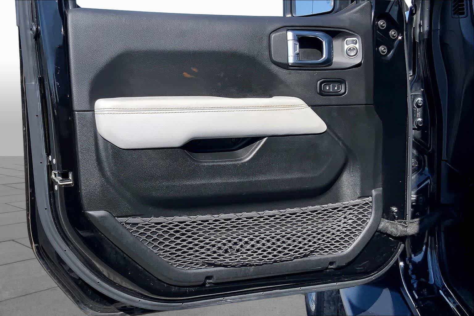Used 2022 Black Clear Coat Jeep High Altitude image 21