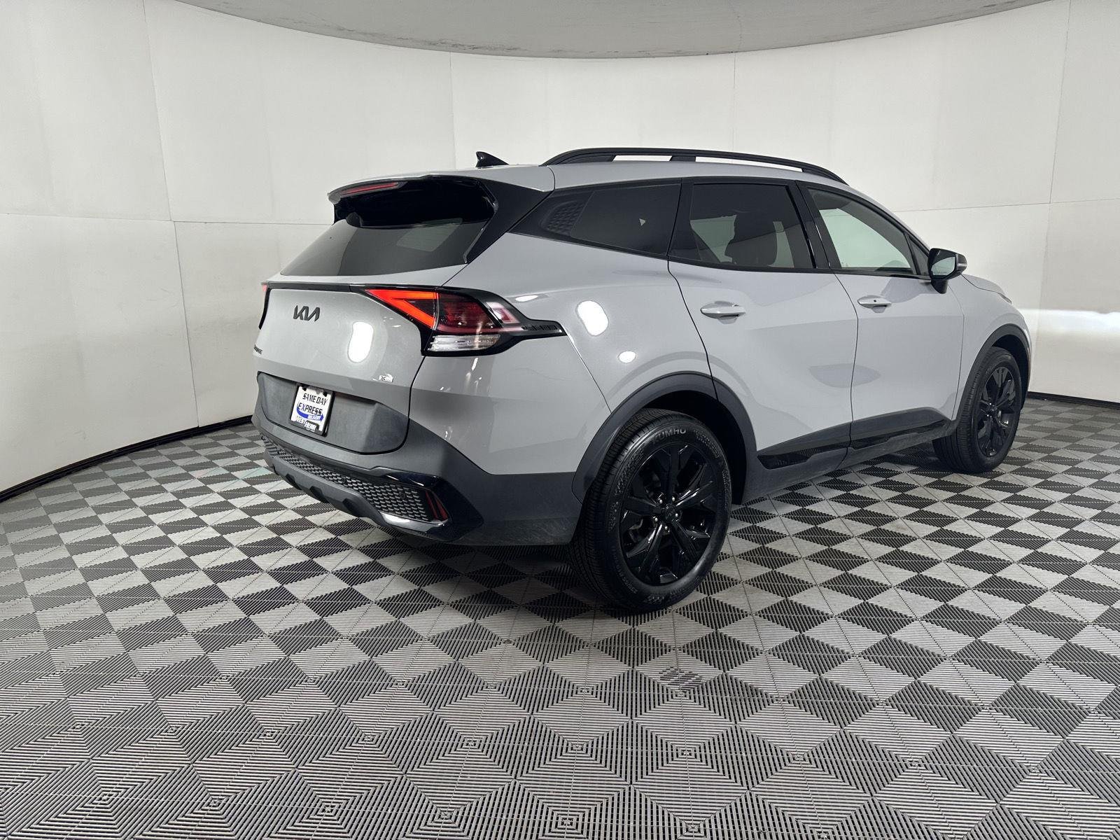 Used 2025 Wolf Gray Kia X-Line image 9