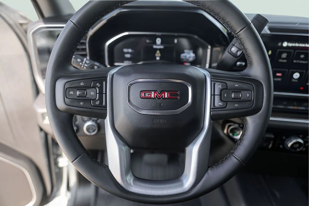 Used 2025 Silver GMC Elevation image 15