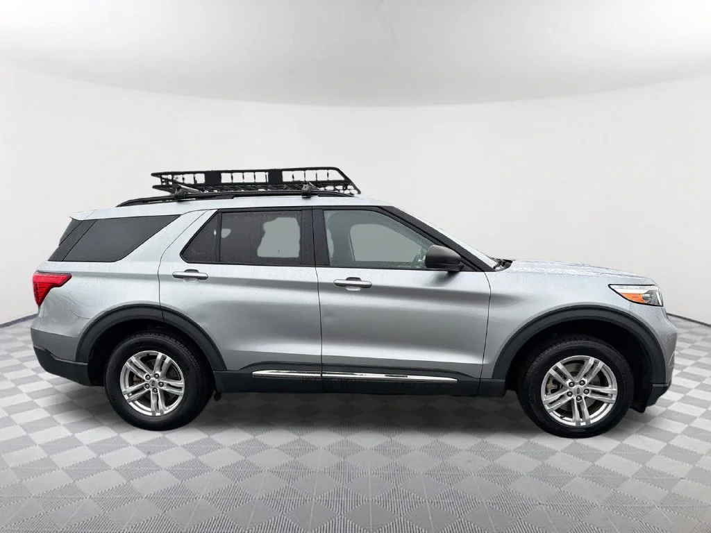 Used 2023 Silver Ford XLT image 4