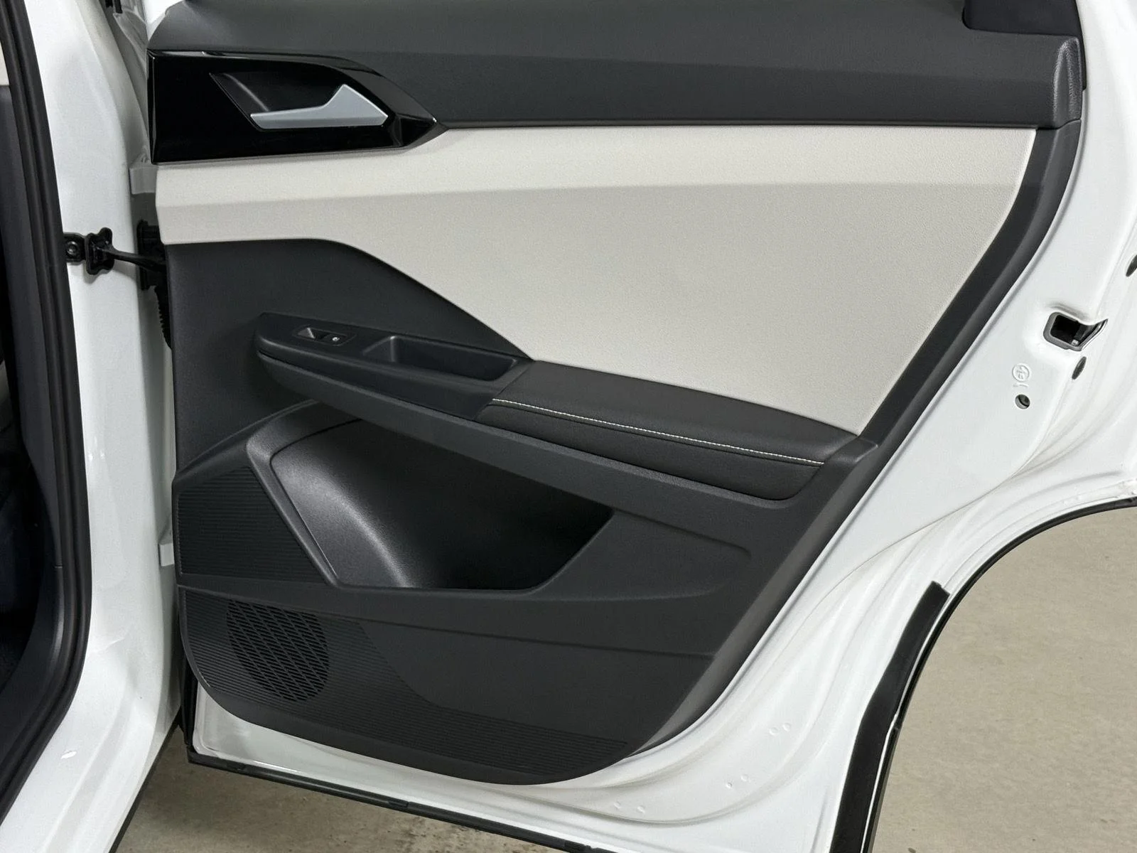 New 2027 Pure White Volkswagen S image 17