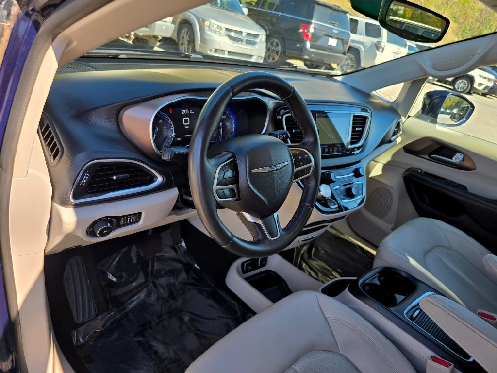 Used 2018 Blue Chrysler Touring L Plus image 26
