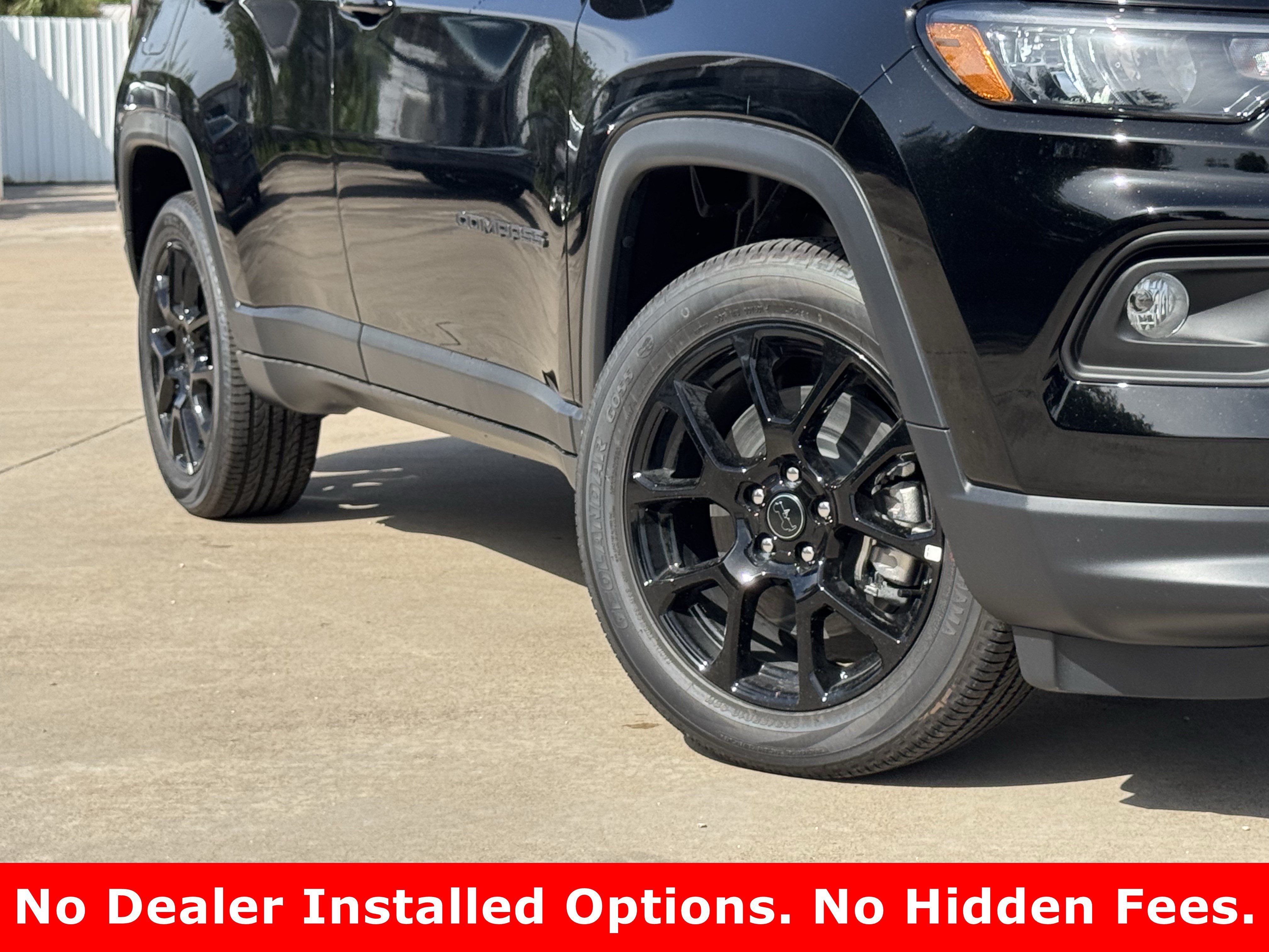 New 2026 Diamond Black Crystal Pearlcoat Jeep Latitude Altitude image 3