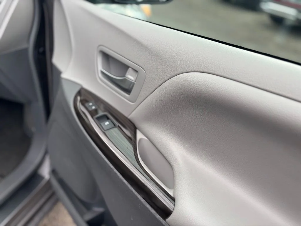 Used 2017 Predawn Gray Mica Toyota XLE image 17