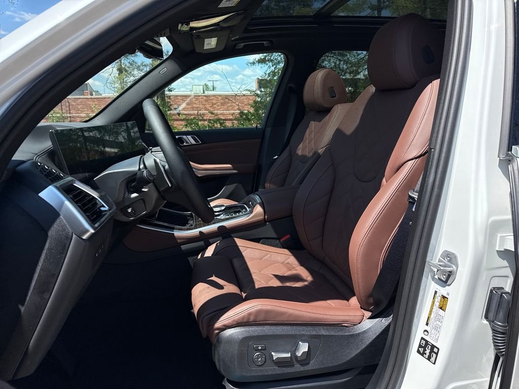 New 2026 White BMW xDrive40i image 10