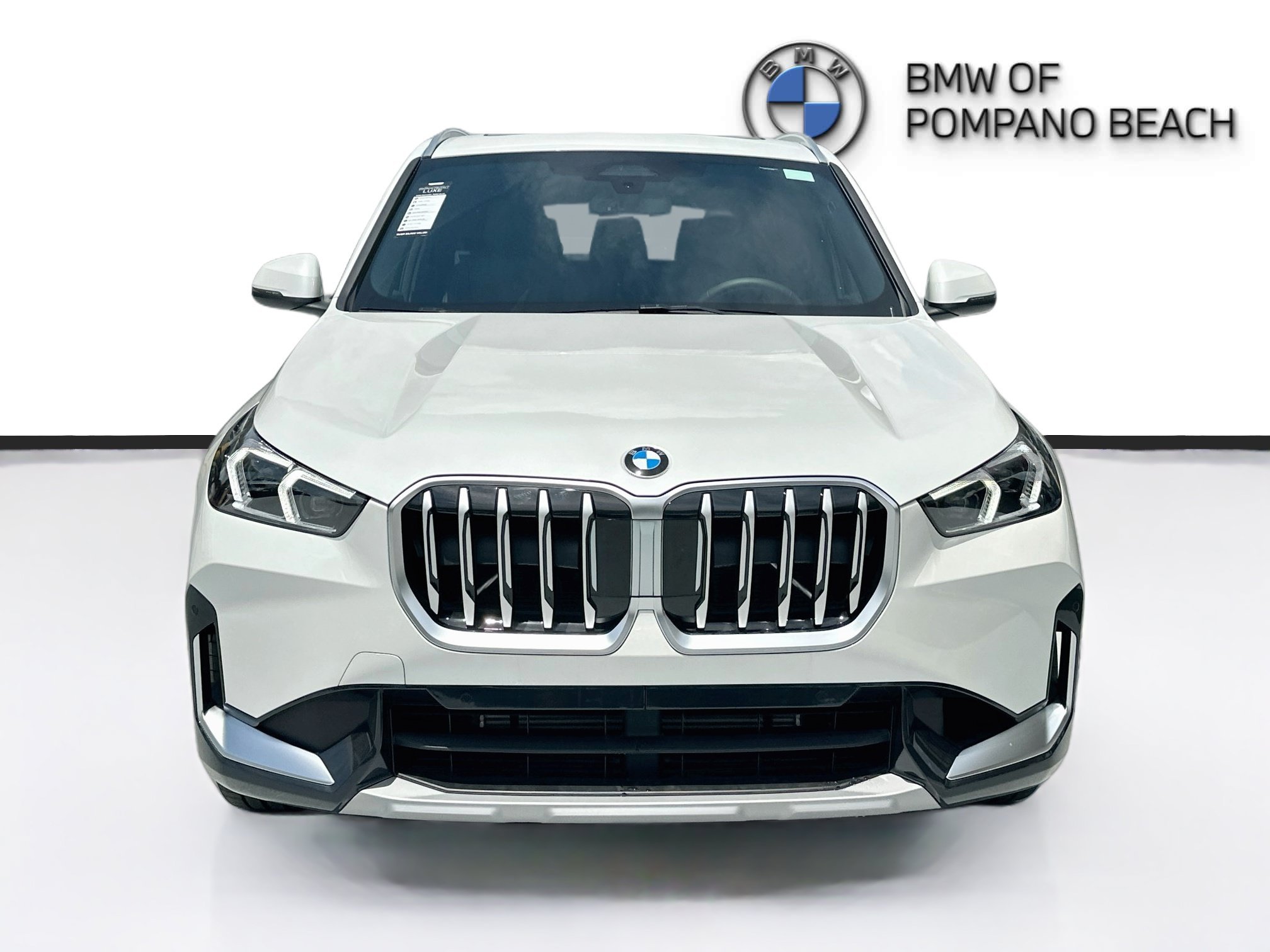 New 2026 Mineral White Metallic BMW xDrive28i image 2
