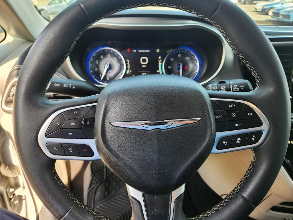 Used 2022 Silver Chrysler Touring L image 14