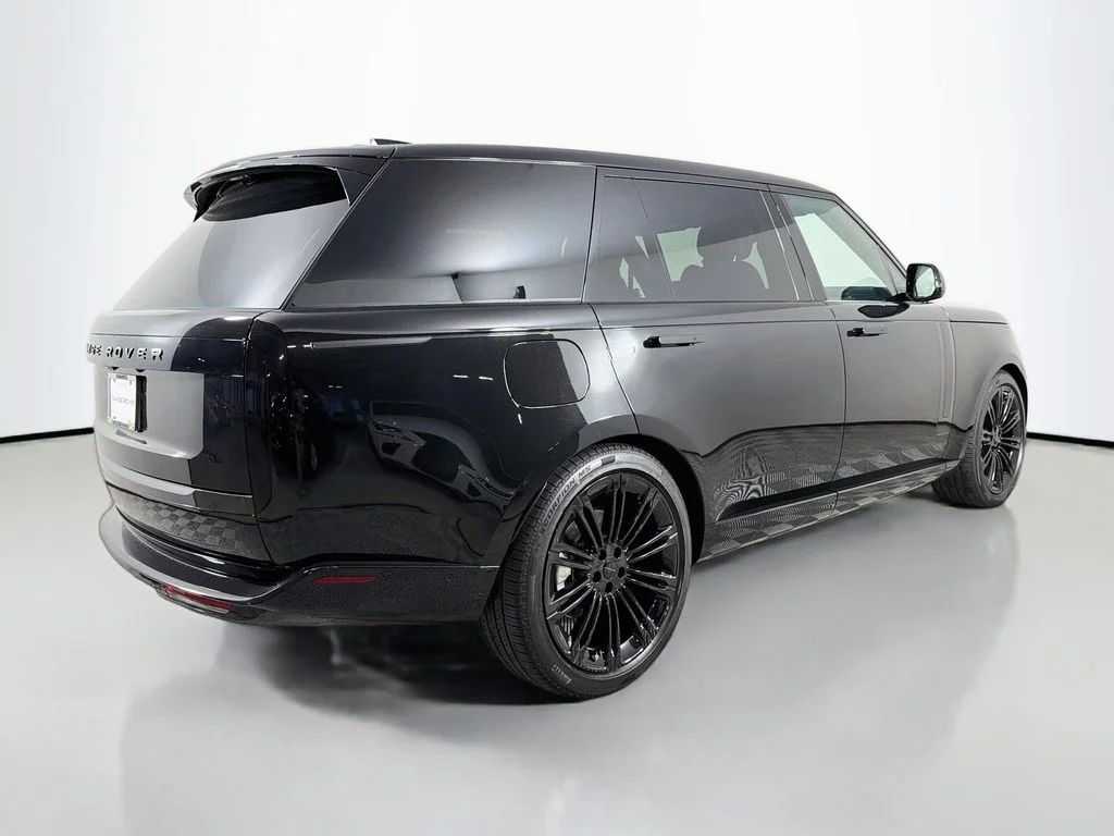New 2026 Santorini Black Land Rover SE 7 Seats image 5
