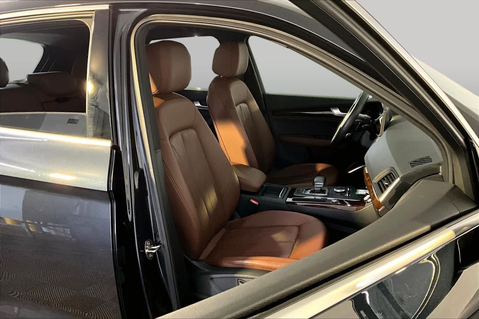 Used 2019 Moonlight Blue Metallic Audi Premium image 8