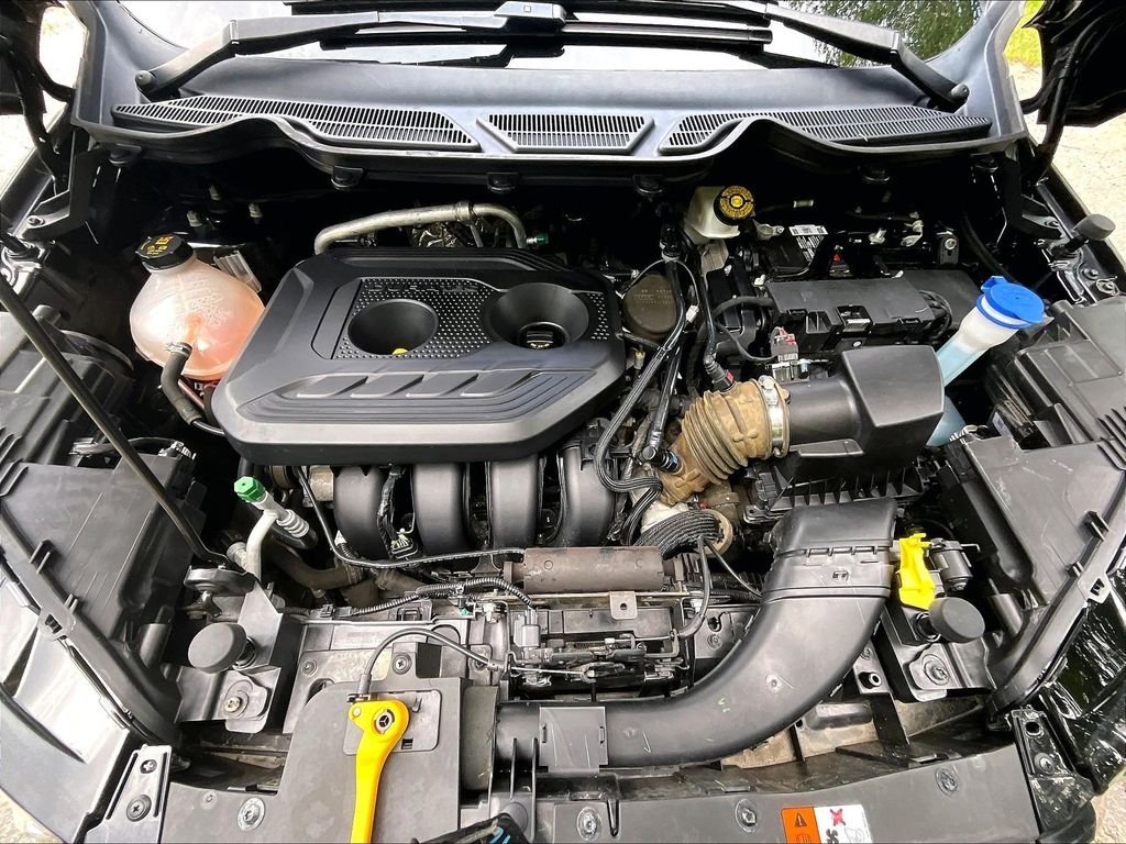 Used 2019 Shadow Black Ford SE image 29