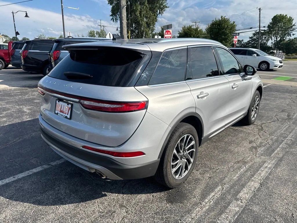 Used 2020 Silver Lincoln Standard image 3