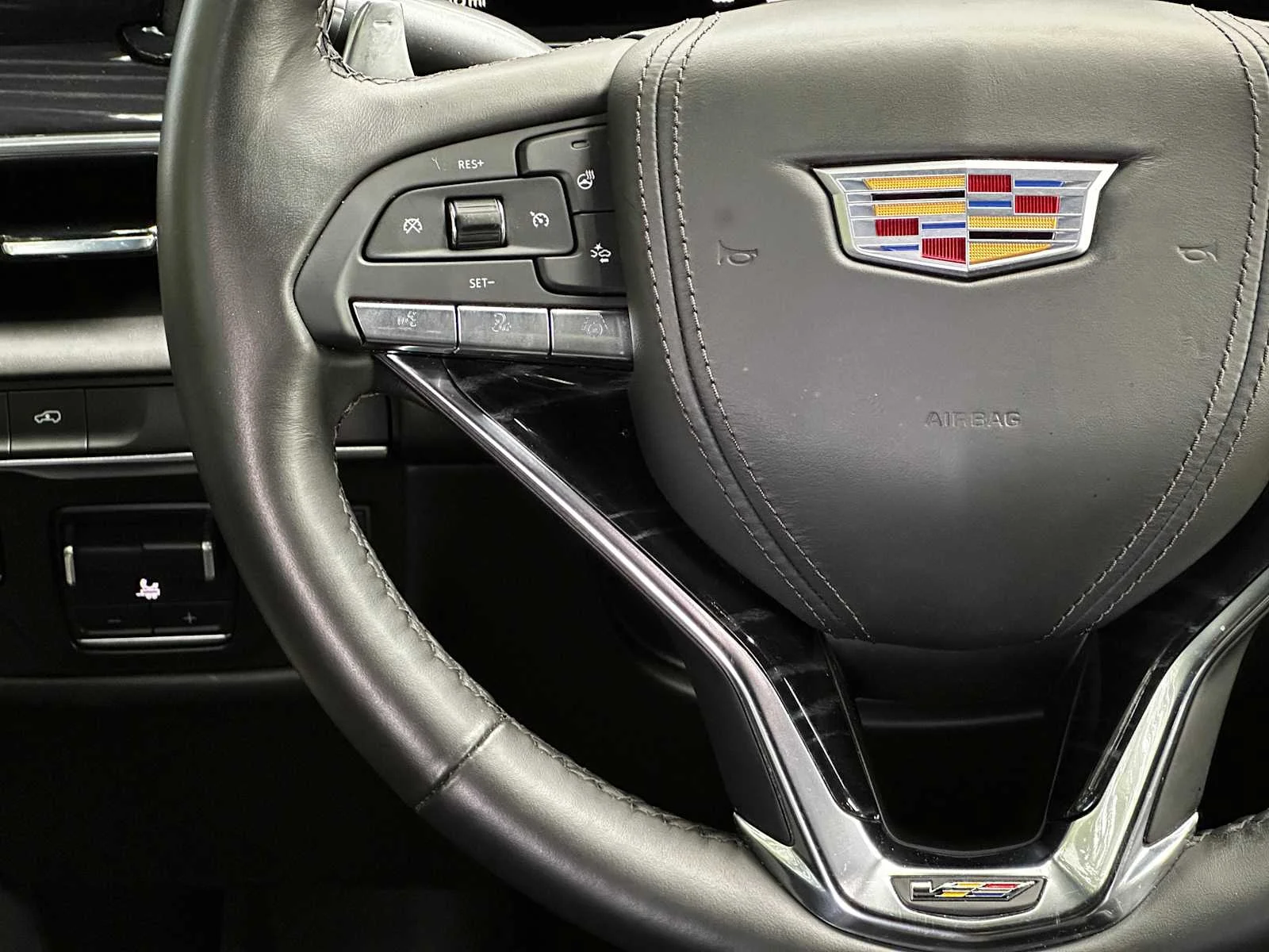Used 2024 Black Diamond Tricoat Cadillac V-Series image 21