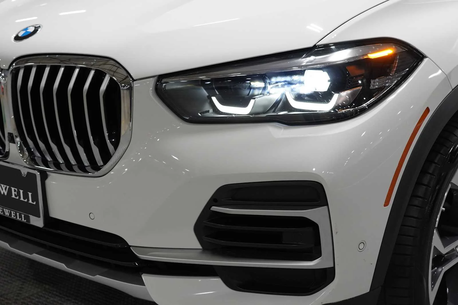 Certified Used 2023 Alpine White BMW sDrive40i image 7