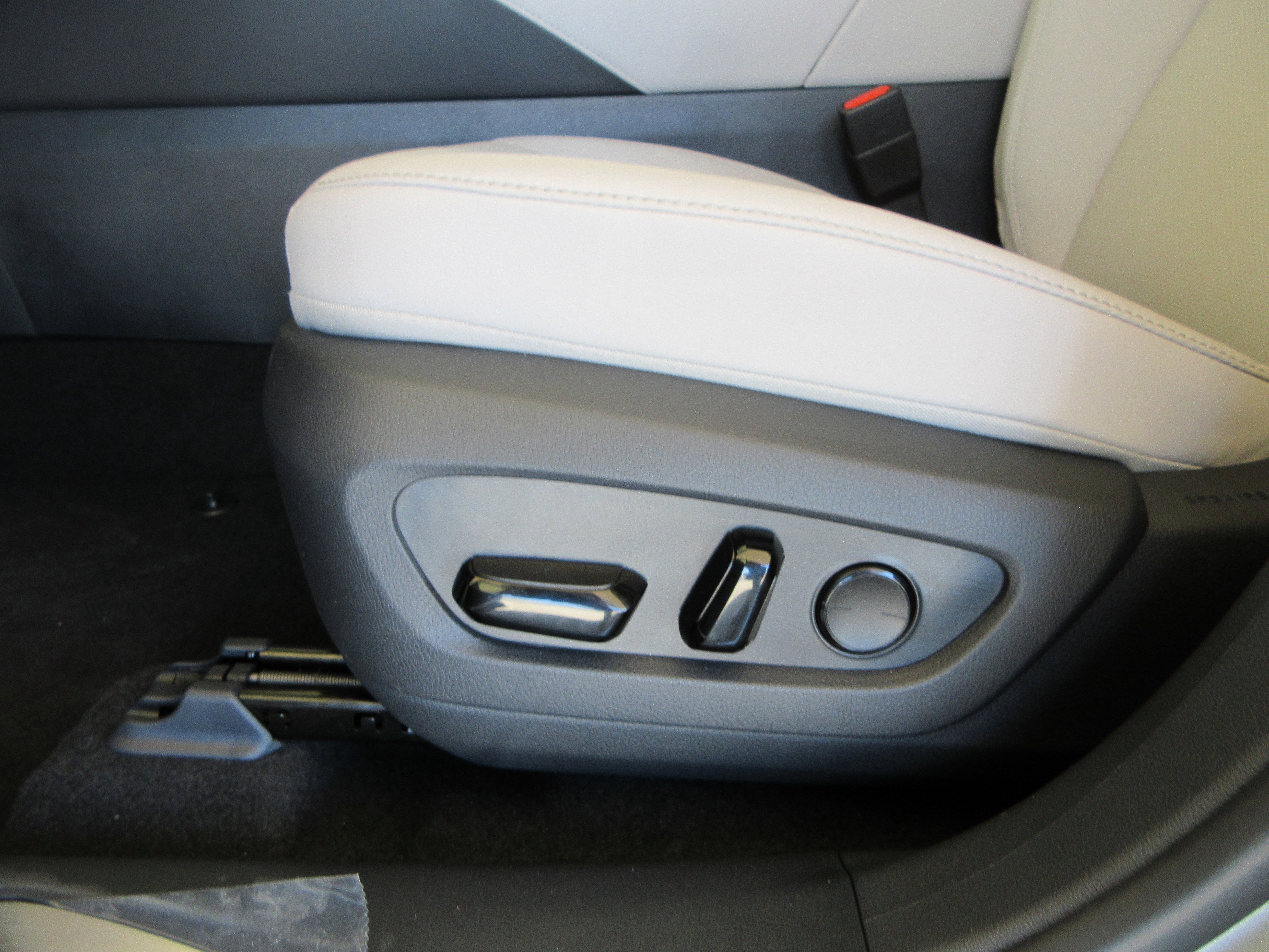 New 2026 Iridium Lexus PREMIUM image 29