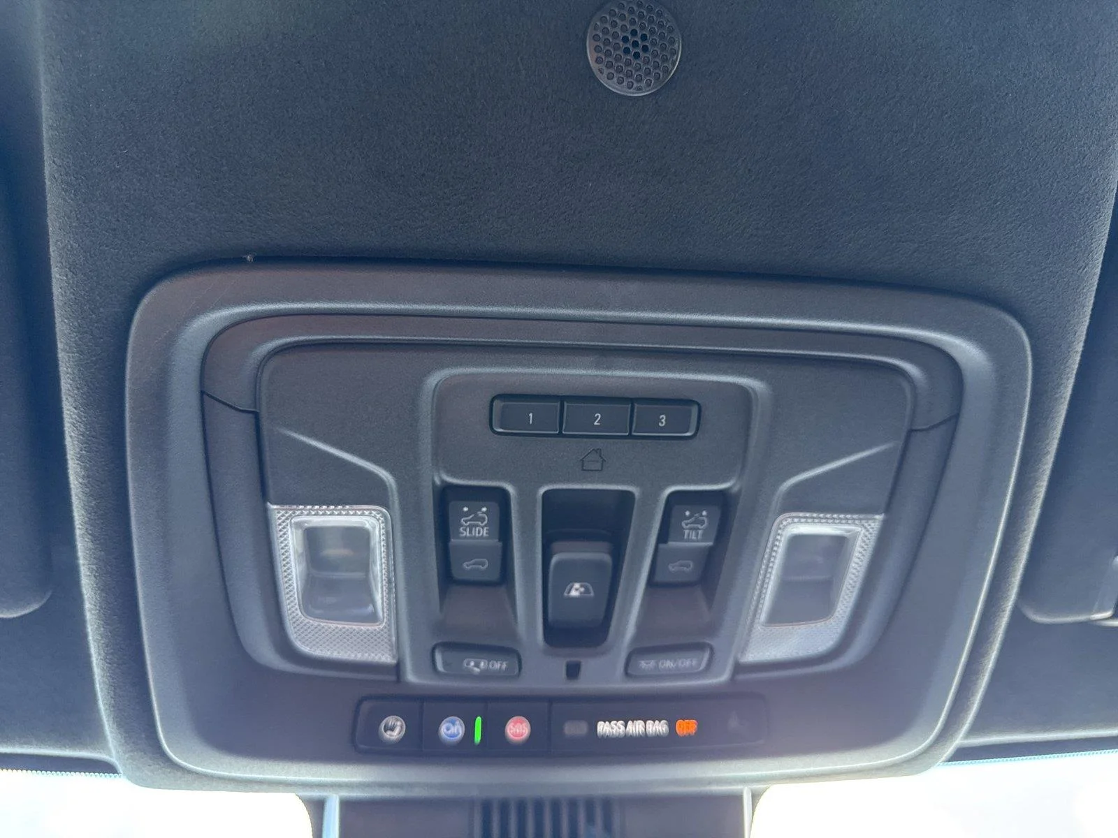 Used 2023 STERLING METALLIC GMC Denali Ultimate image 30