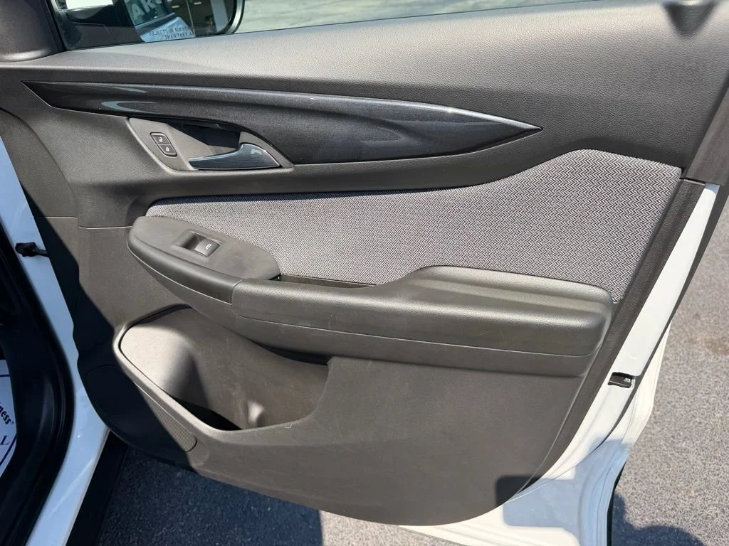 Used 2025 Summit White Chevrolet LT image 26