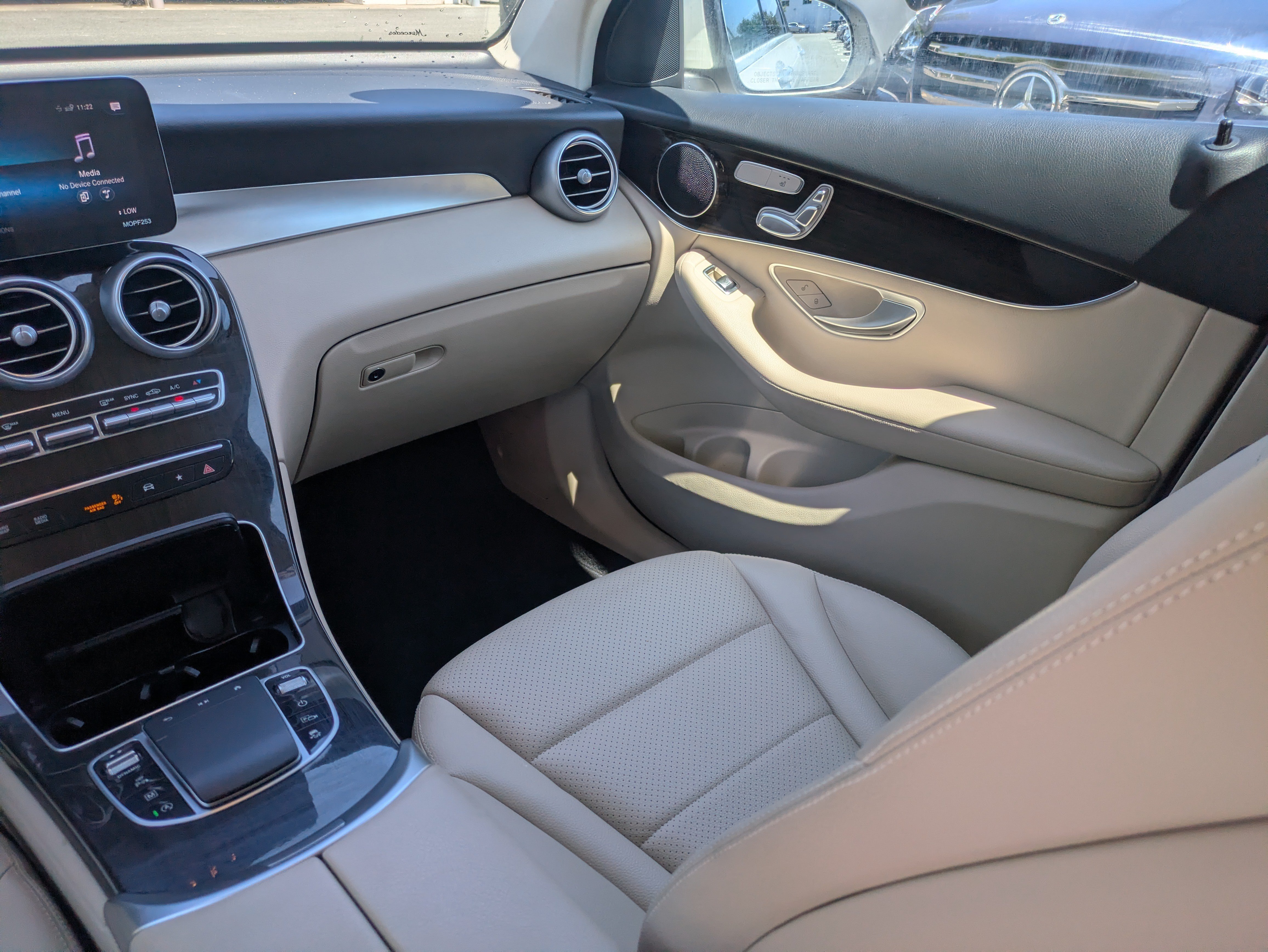 Used 2022 Polar White Mercedes-Benz GLC 300 image 16