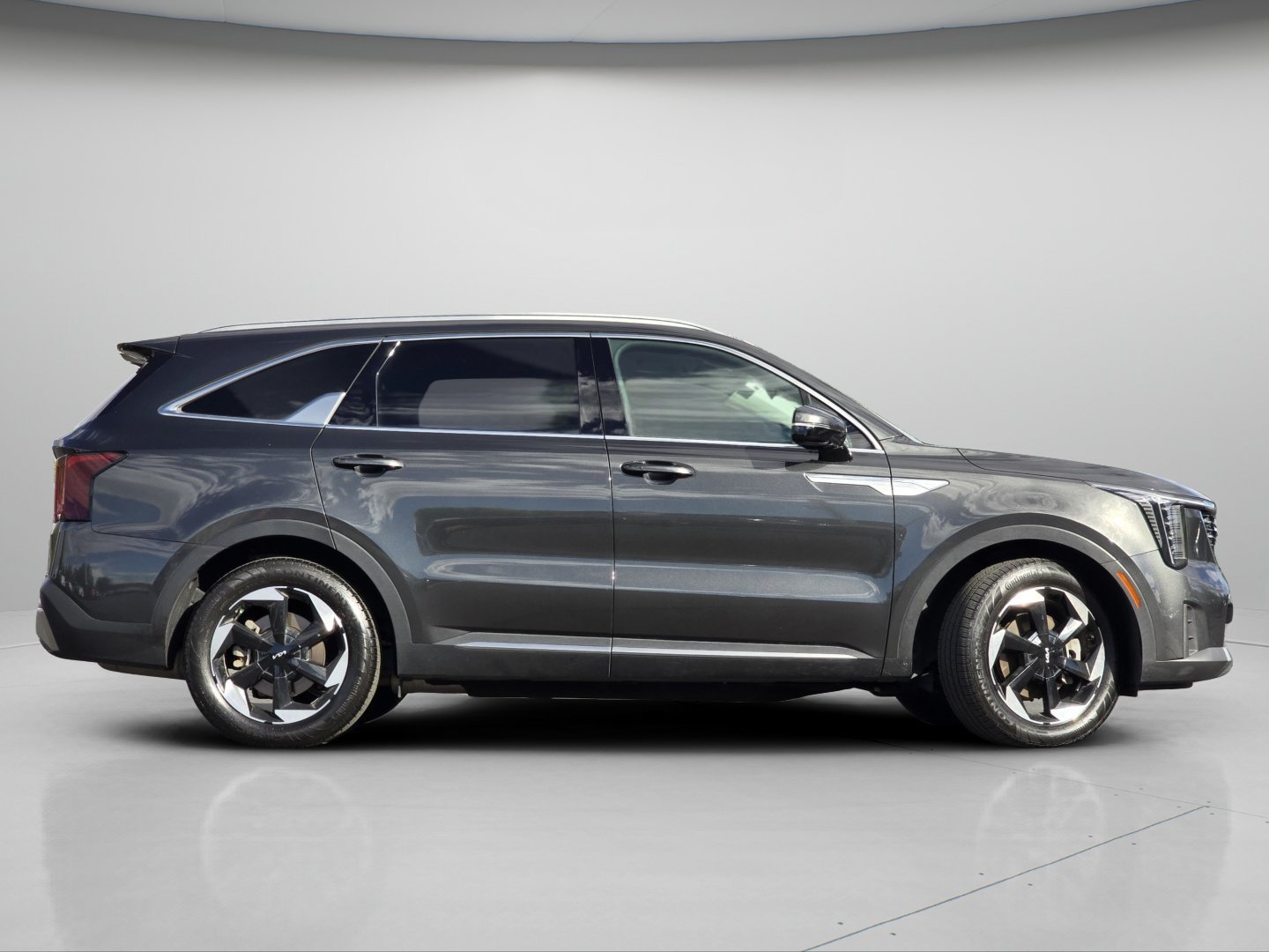Used 2025 Interstellar Gray Kia EX image 28