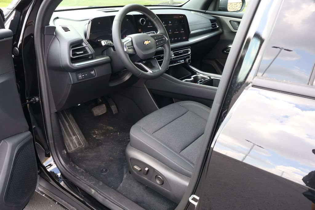 2027 Chevrolet Traverse LT - Photo 13