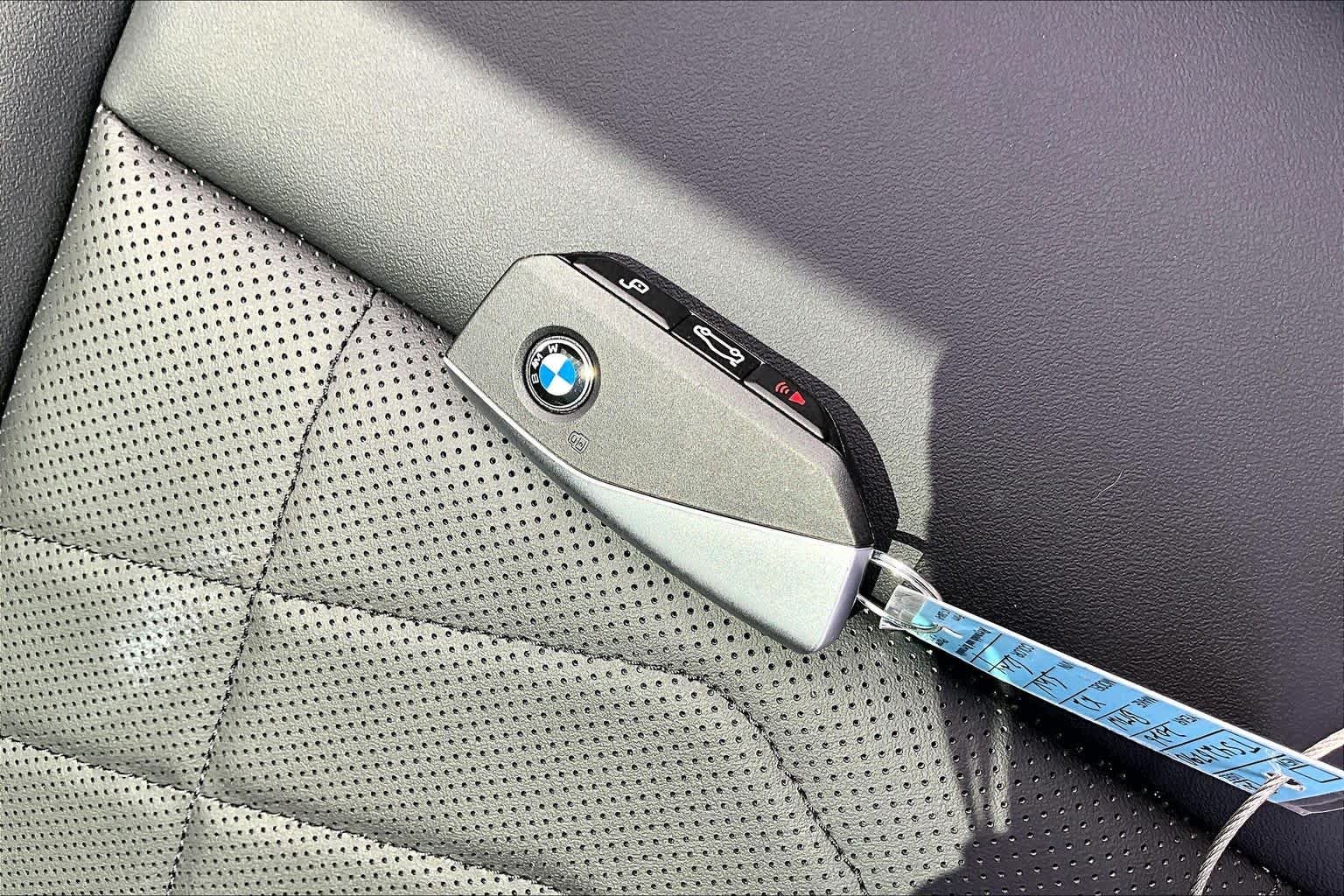 Used 2026 Skyscraper Grey Metallic BMW xDrive28i image 14