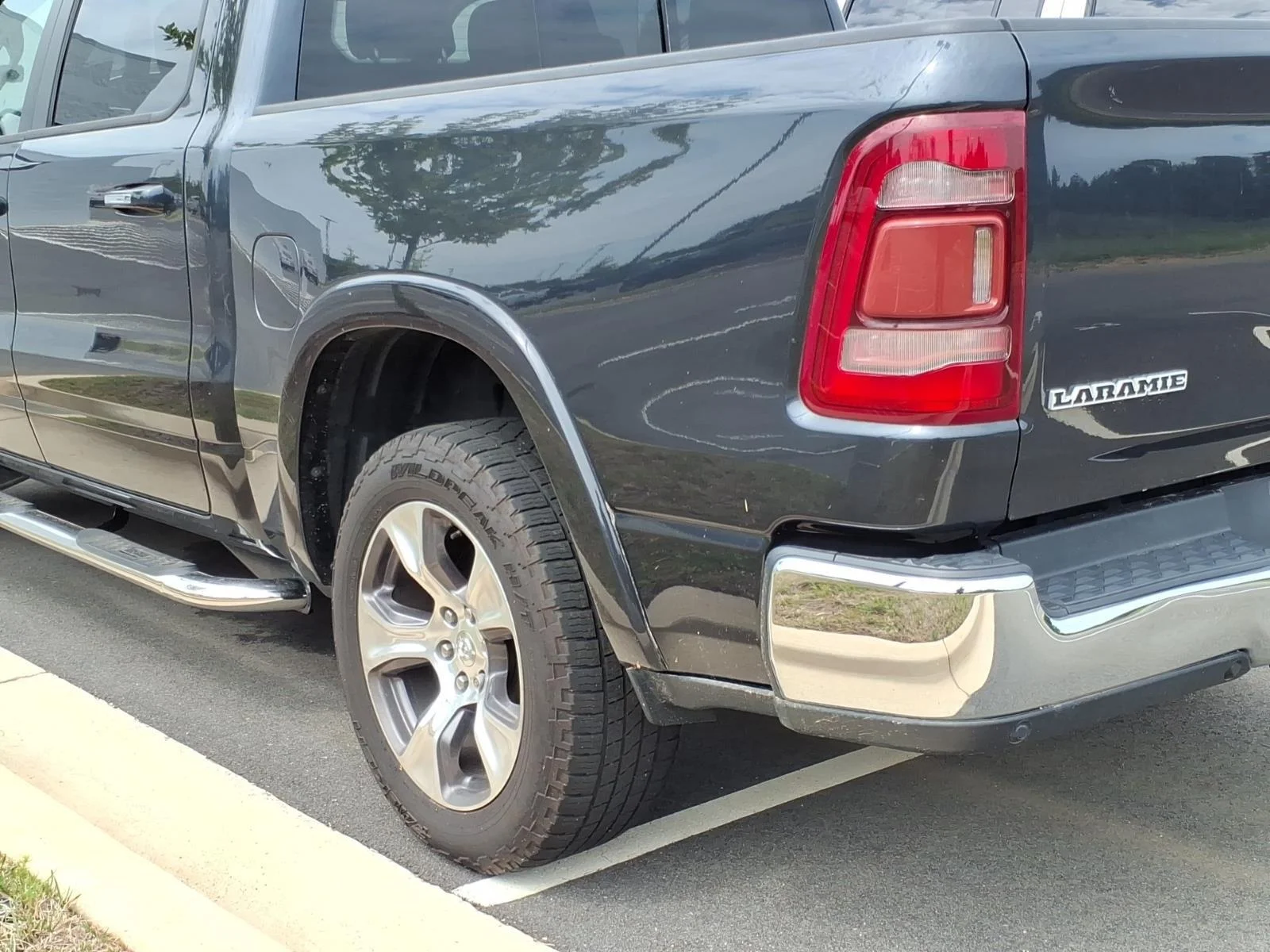 Used 2019 Patriot Blue Pearlcoat Ram Laramie image 13