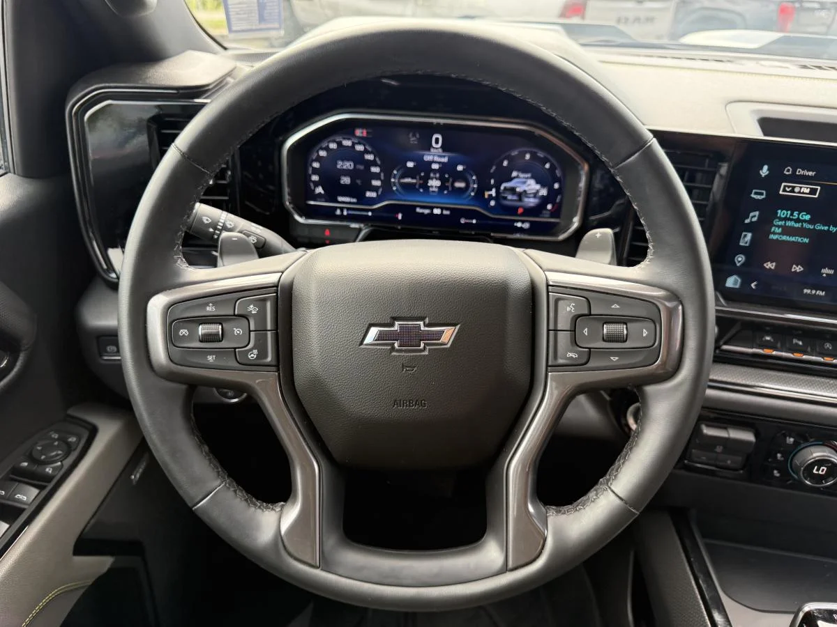 Used 2025 Black Chevrolet ZR2 image 29
