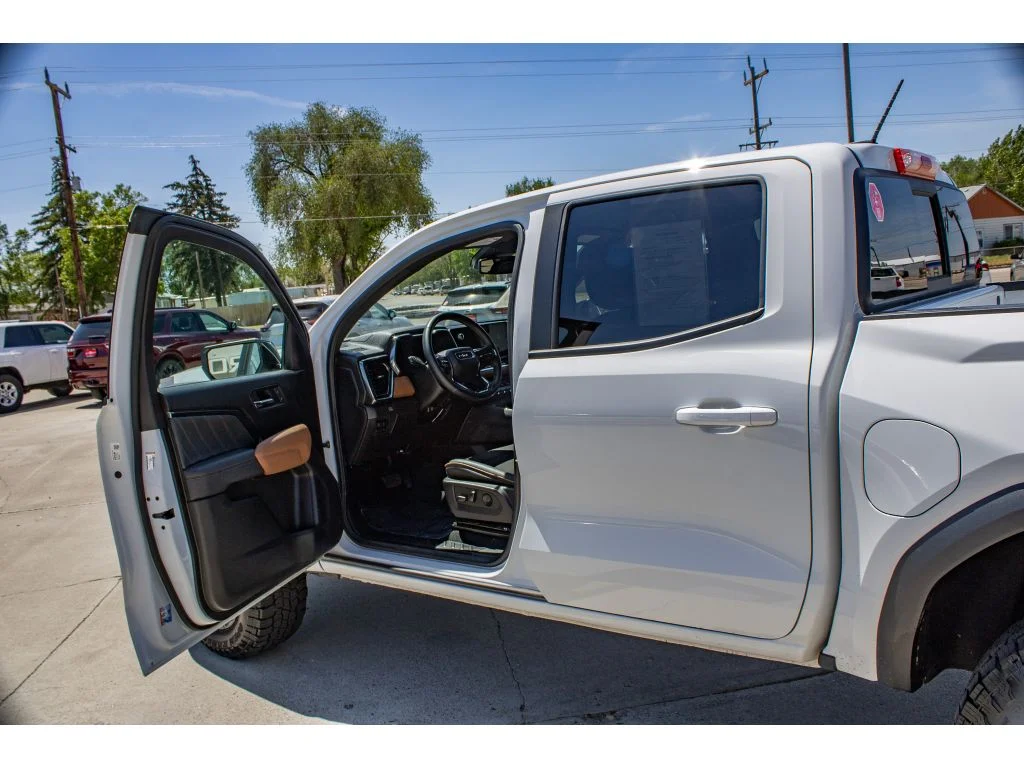 2025 GMC Canyon AT4 - Photo 25