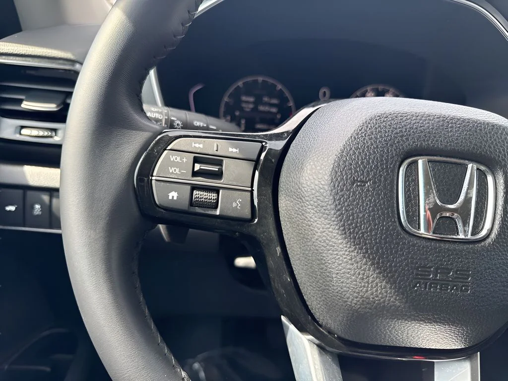 Used 2025 Black Honda EX-L image 16