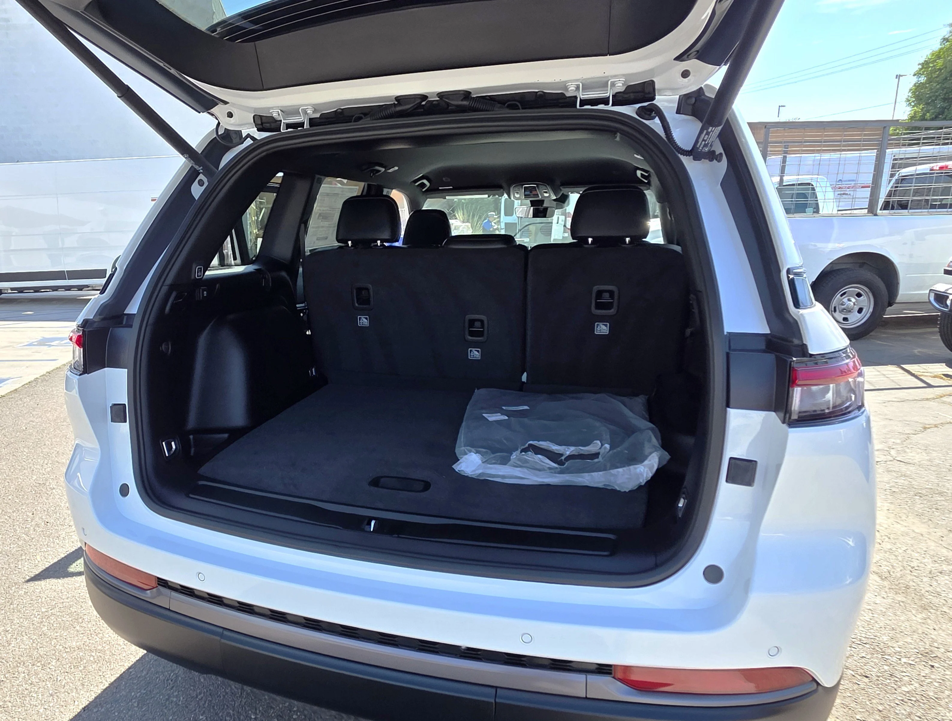 New 2026 Bright White Clearcoat Jeep Altitude image 15