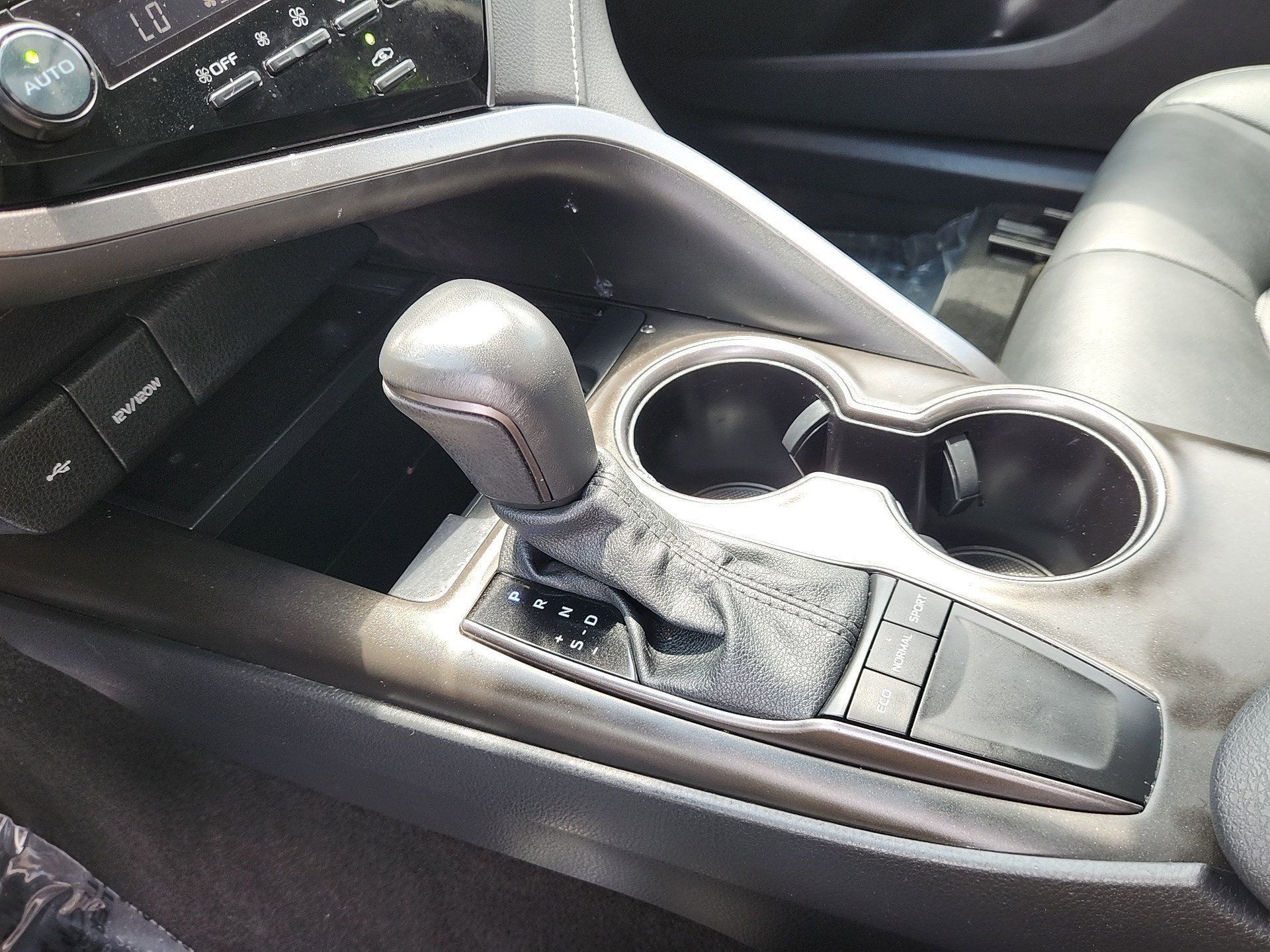 Certified Used 2024 Ice Edge Toyota SE image 17