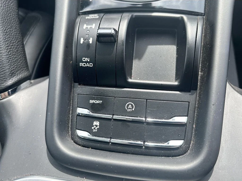 Used 2017 White Porsche Base image 31