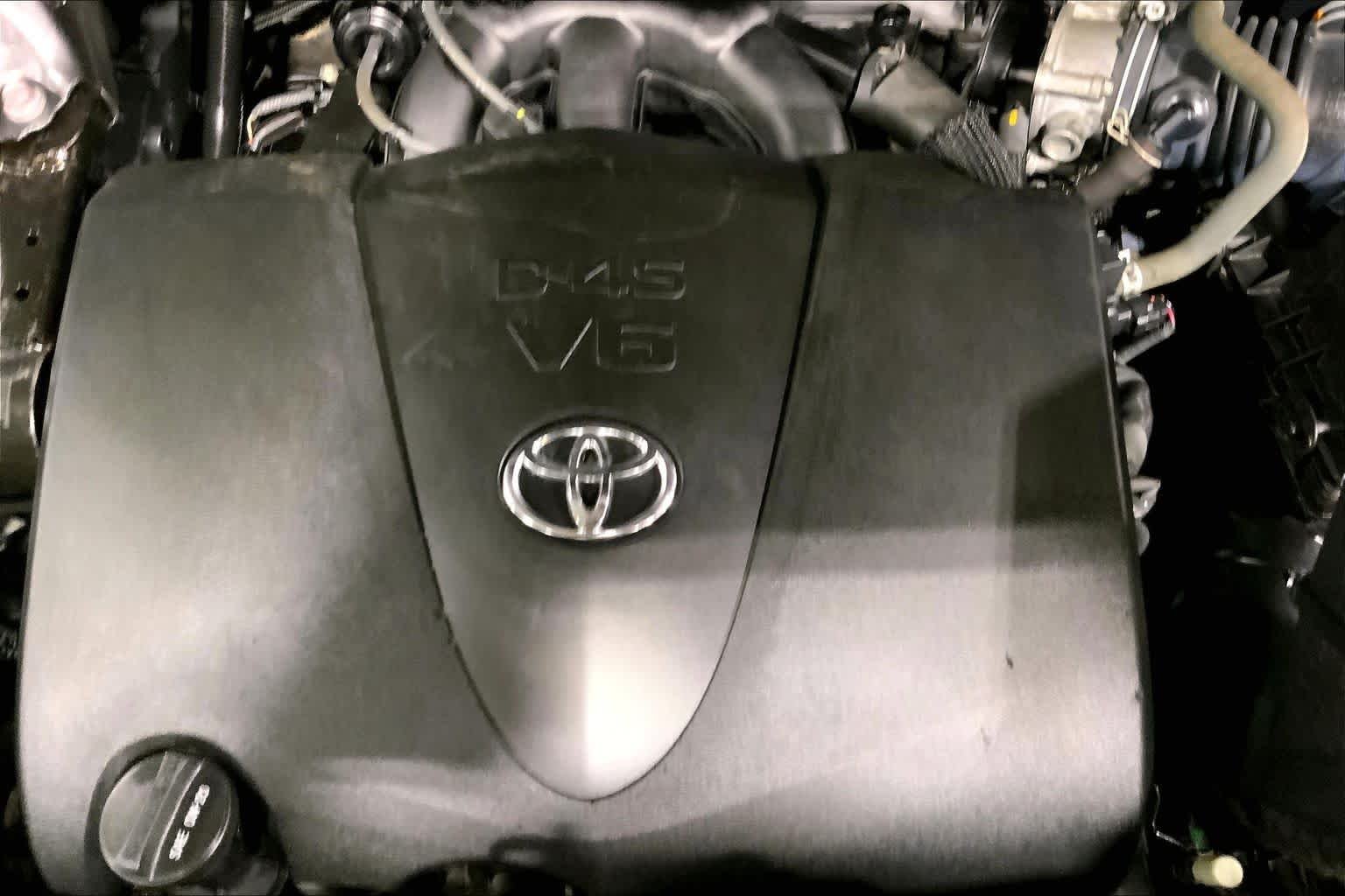 Used 2018 Predawn Gray Mica Toyota XLE image 33