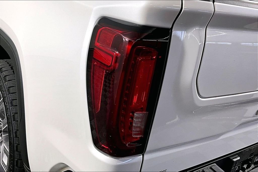 Used 2024 White GMC Denali image 23