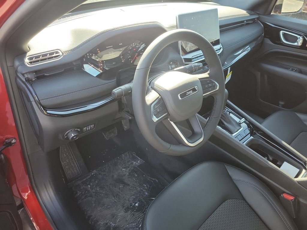 New 2026 Red Hot Pearlcoat Jeep Latitude image 15