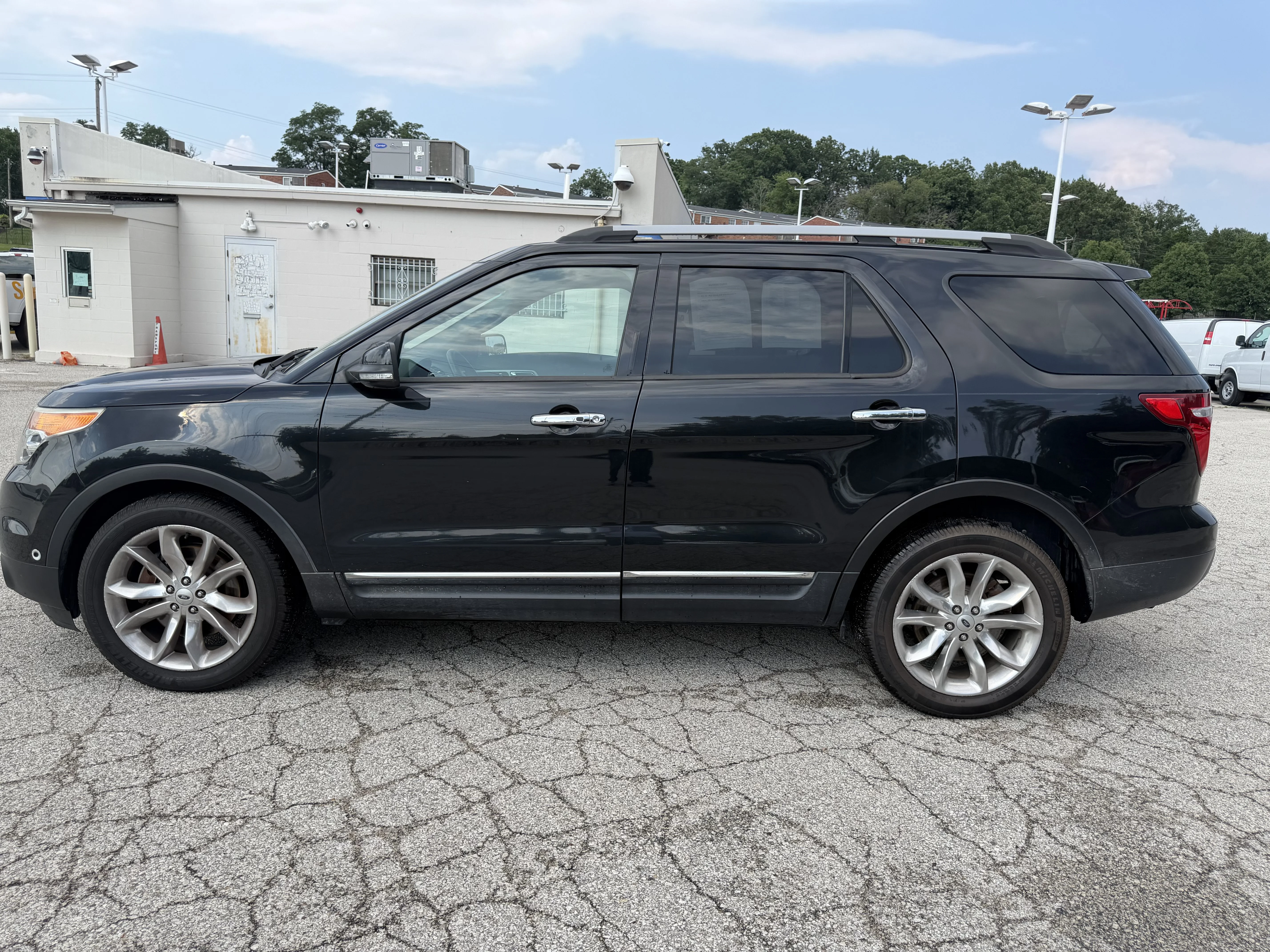 Used 2015 Tuxedo Black Metallic Ford Limited image 4