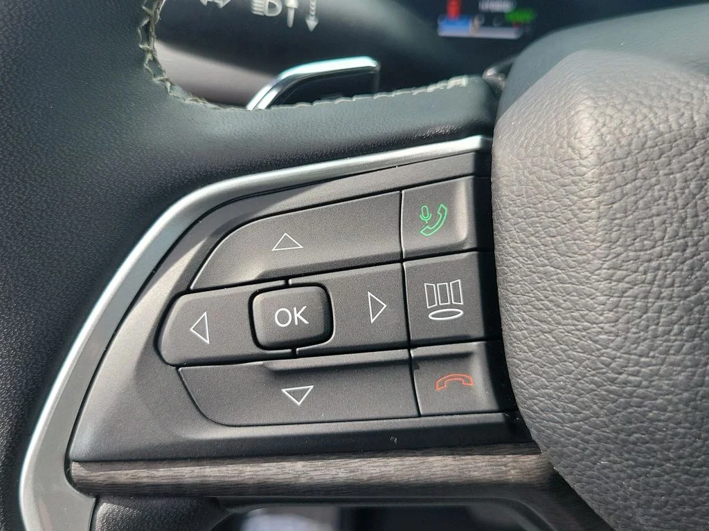 Used 2024 Silver Jeep 4xe image 34