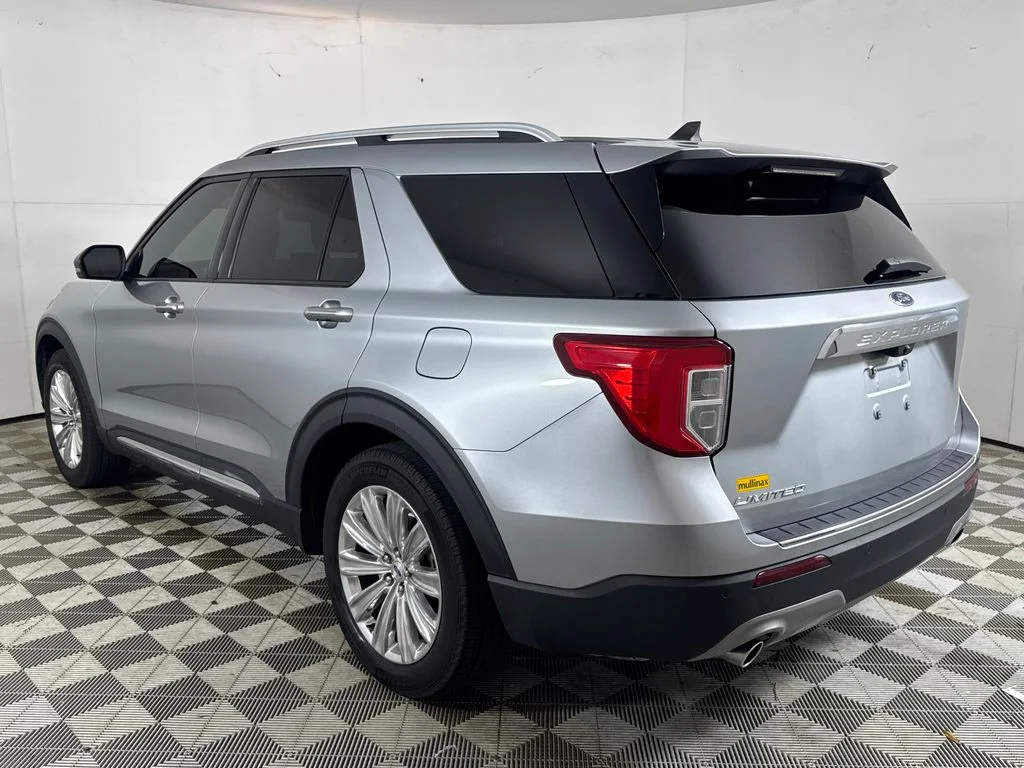 Used 2023 Silver Ford Limited image 7
