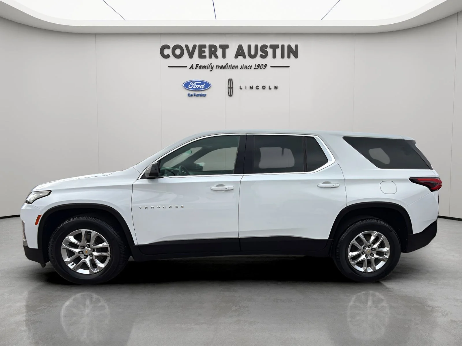 Used 2022 White Chevrolet LS image 2