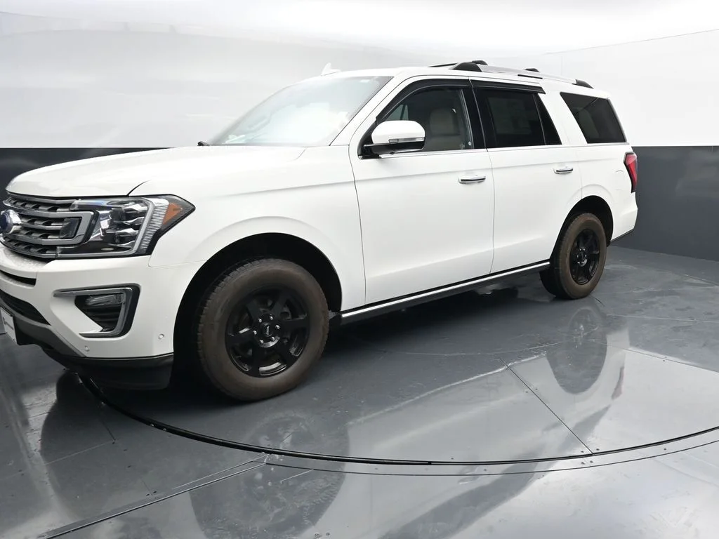 Used 2021 White Ford Limited image 3