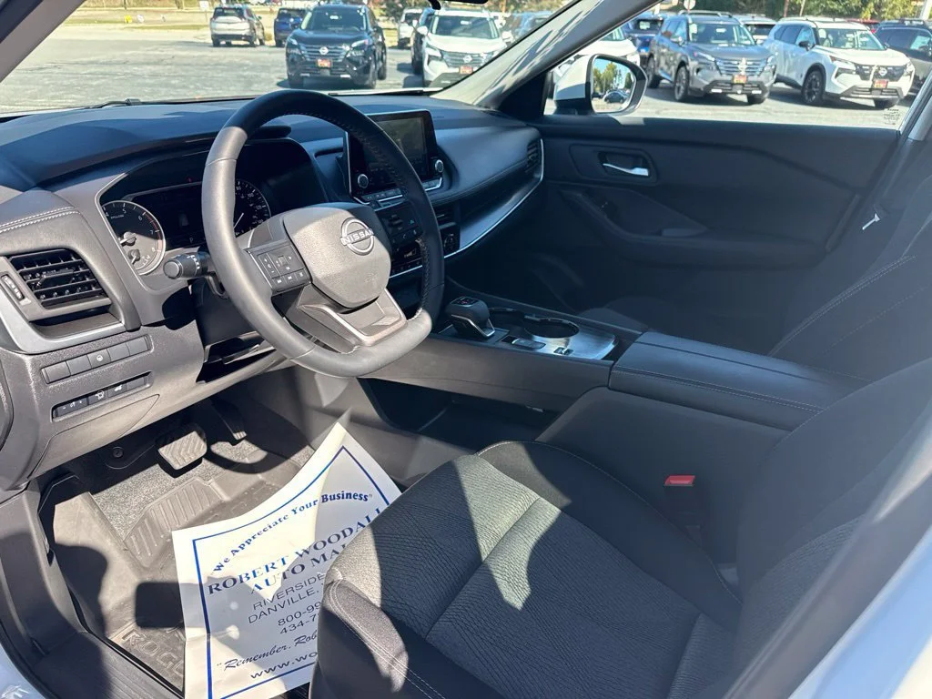 Used 2026 Everest White Nissan SV image 11