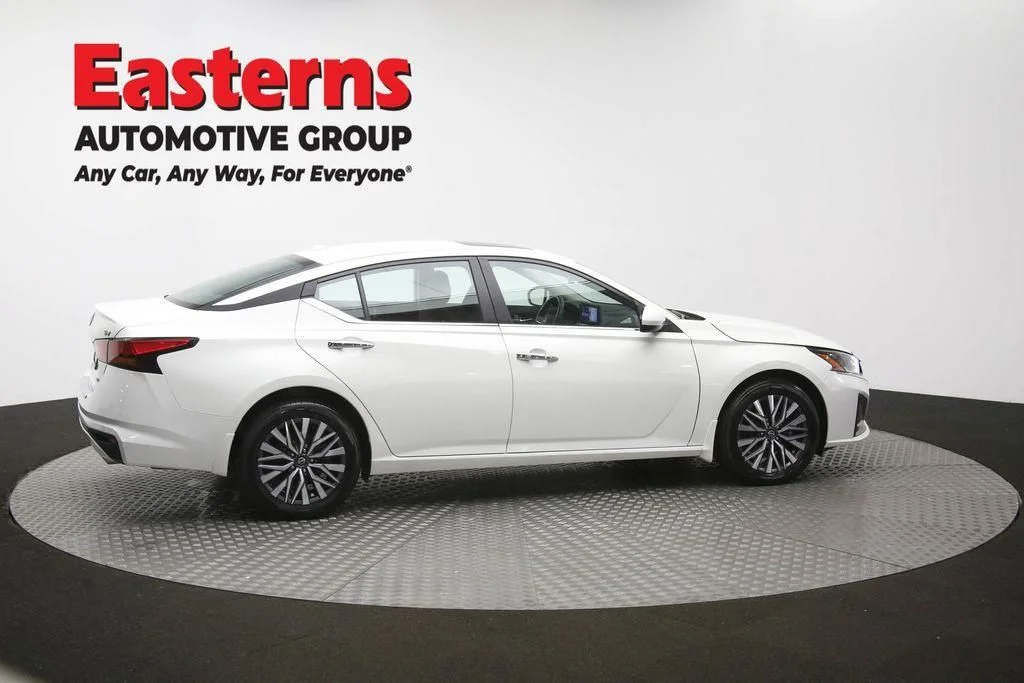 Used 2023 White Nissan 2.5 SV image 46