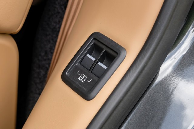 Used 2025 Gray Land Rover Autobiography image 50