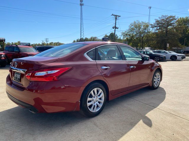 Used 2017 Red Nissan 2.5 S image 8