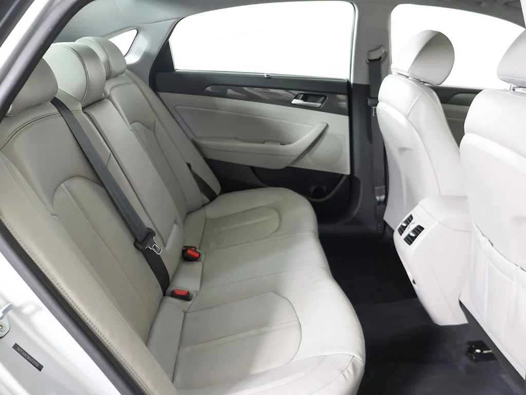 Used 2019 Silver Hyundai Limited image 39