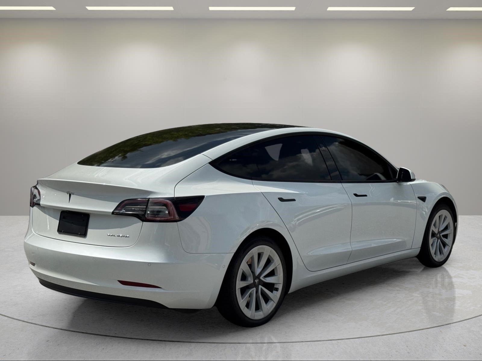 Used 2022  Tesla Long Range image 5
