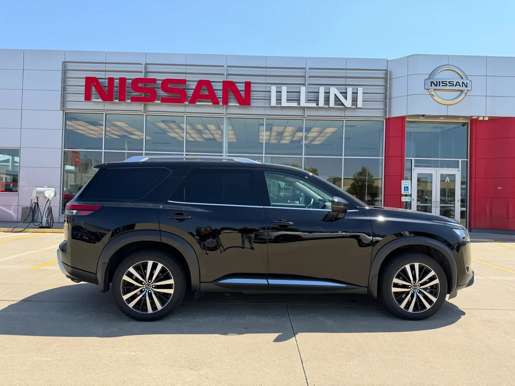 2025 Nissan Pathfinder Platinum 4WD's photo
