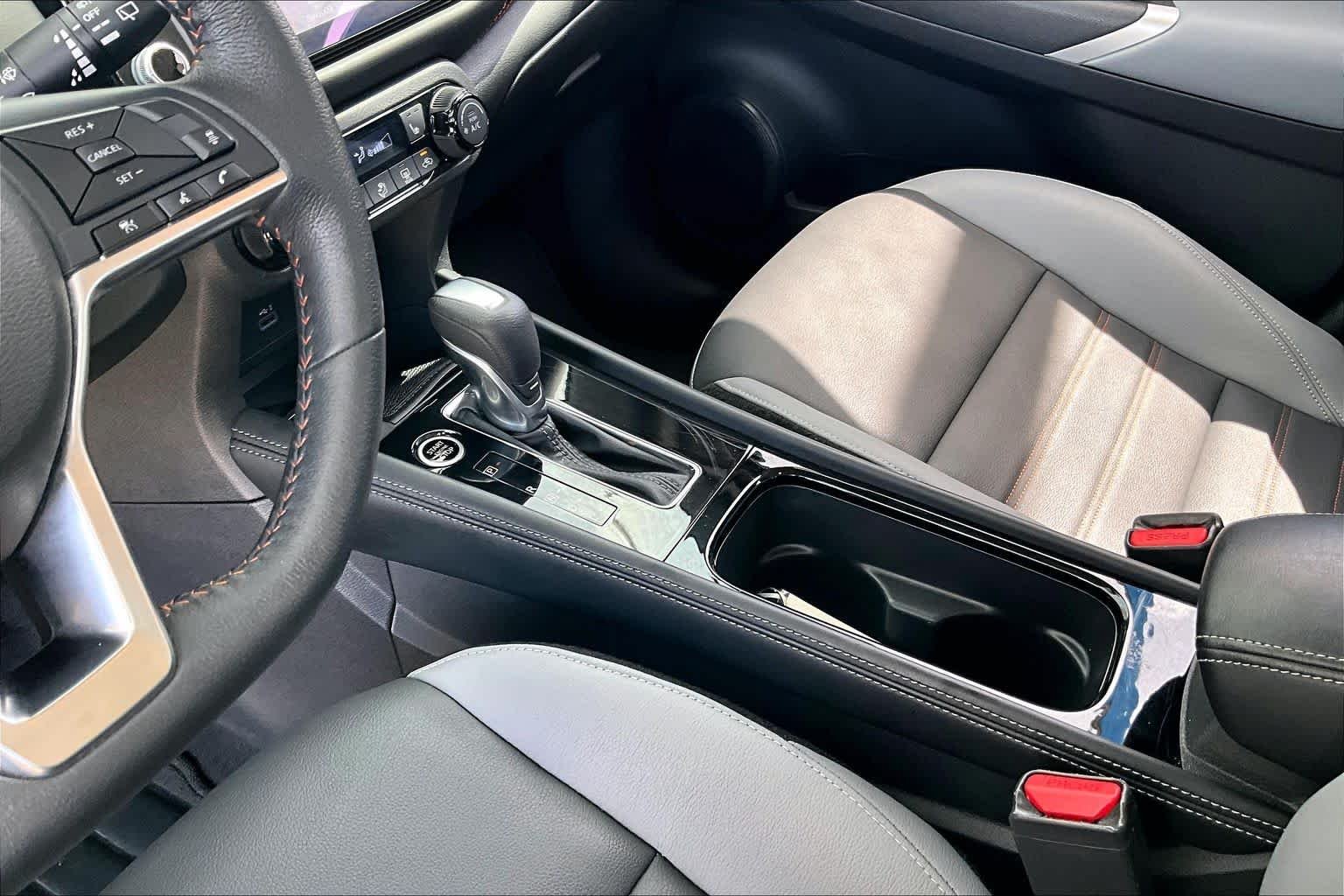 Used 2023 Super Black Nissan SR image 17
